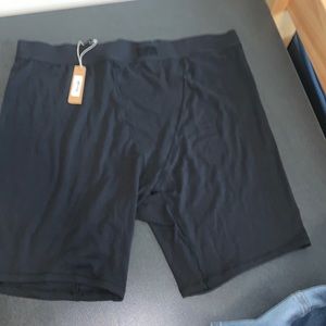 Brand new black skims shorts black very comfortable never worn
